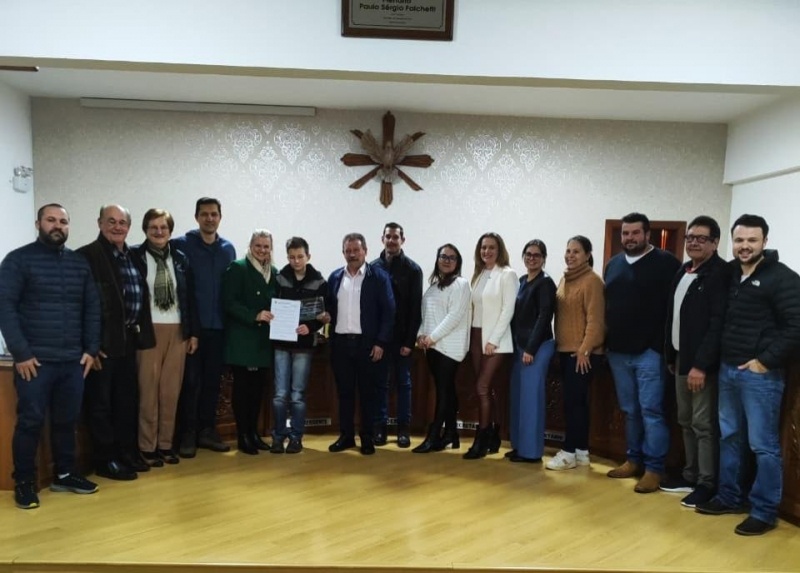 Câmara aprova financiamento para o Estrada Boa Rural, reajuste para professoras de creche e homenageia estudante medalhista da OBMEP