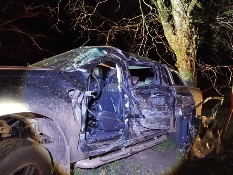 Idoso morre após colisão entre caminhão e caminhonete no Oeste