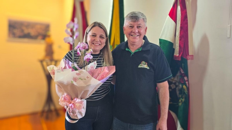 Vice-prefeita Verônica Narita assume comando da Prefeitura de Treze Tílias