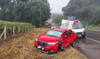 Acidente entre três veículos deixa duas pessoas feridas em Videira