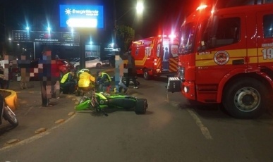 Homem é encontrado inconsciente após colisão entre moto e furgão