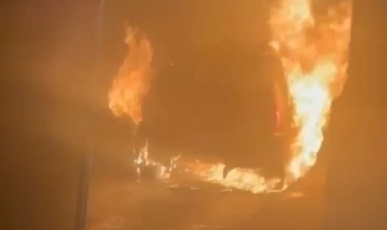 Veículo é destruído por incêndio em Catanduvas