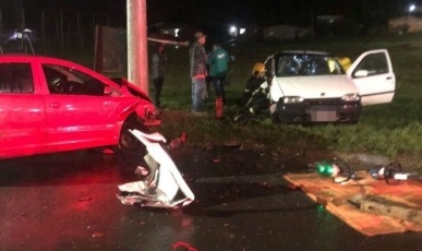 Colisão entre dois carros deixa sete pessoas feridas em Santa Cecília