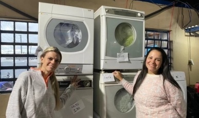 Amigas criam lavanderia solidária para auxiliar abrigos em Porto Alegre