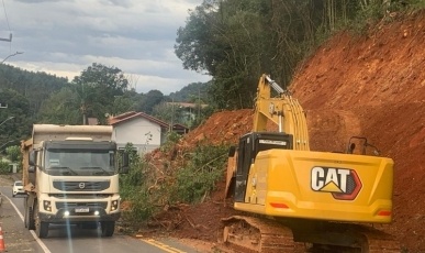 Secretaria de Infraestrutura de Santa Catarina, inicia obras de contenção de barrancos em Ibicaré