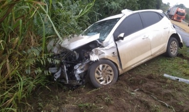 Colisão entre carreta e dois veículos de passeio deixa três feridos, na BR-282, entre Xanxerê e Faxinal dos Guedes