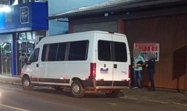 ORTRAVI retira de circulação van escolar clandestina em Videira