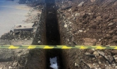 Troca de tubulação interdita trecho da Rua Tiradentes em Água Doce