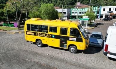 Educação de Tangará é reforçada com novo ônibus escolar