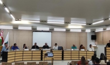 Sessão da Câmara de Arroio Trinta aprova projeto sobre bens inservíveis e conta com participação do subtenente Hilário Appel