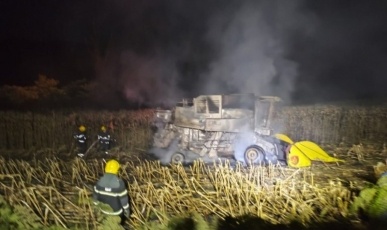 Incêndio destrói colheitadeira durante trabalho em propriedade rural de Tangará