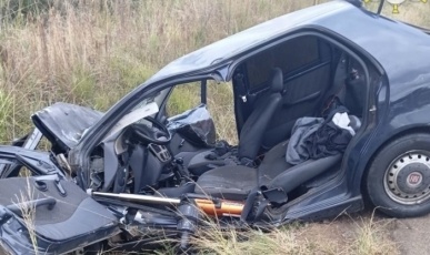 Jovem fica preso às ferragens em grave acidente na SC-120