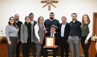 Diretor da Rádio Tropical FM de Treze Tílias, Nereo Lopes de Lima, recebe Título de Cidadão Honorário