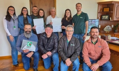 Treze Tílias entrega três certificações do selo arte à agroindústria Só Mel