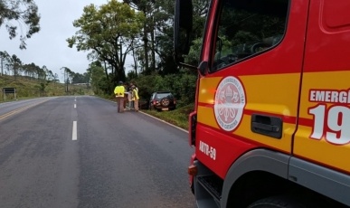 Família de Herval d’Oeste sai ilesa após carro sair da pista na SC-350