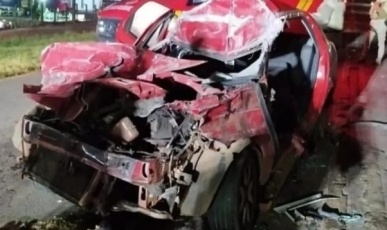 Motorista fica ferido em acidente entre carro e ônibus na BR-282 em Campos Novos