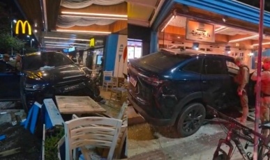 Carro de luxo invade Restaurantes após motorista ser fechada no trânsito em SC