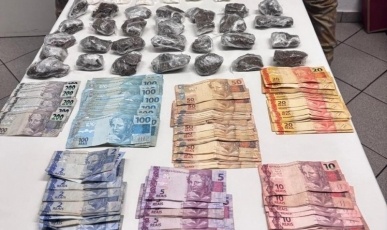 Adolescente é apreendido e homem preso por tráfico de drogas em Joaçaba
