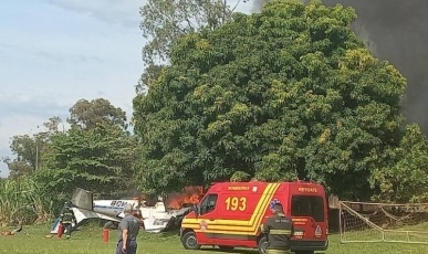Queda de avião deixa dois mortos em São Paulo