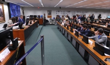CCJ da Câmara aprova avanço de proposta que reduz maioridade penal para 16 anos