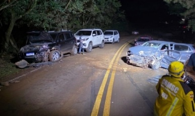 Grave acidente envolvendo quatro veículos deixa vários feridos e um morto no Oeste