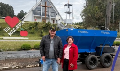 Macieira recebe R$ 140 mil em equipamentos agrícolas para atender produtores rurais