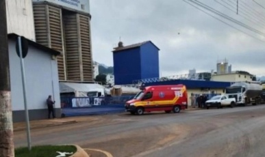 Homem é esfaqueado por colega de trabalho em frente a empresa no Oeste de SC