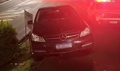 Veículo sai da pista e por pouco não cai em barranco em Capinzal