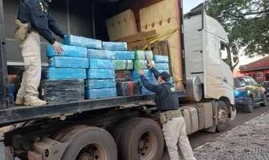 Caminhoneiro de Herval d'Oeste é preso com quase duas toneladas de maconha no PR