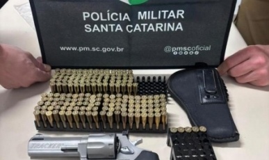 PM prende homem por violência doméstica e apreende arma de fogo em Joaçaba