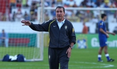 Carlos Alberto Parreira apresenta complicações, é sedado e passará por cirurgia
