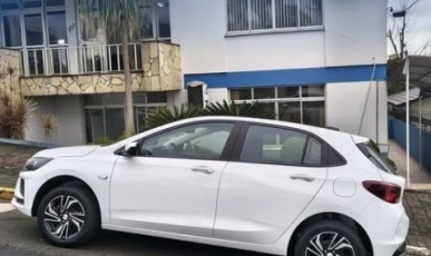 Prefeitura de Água Doce recebe novo veículo para reforçar o transporte de pacientes da saúde