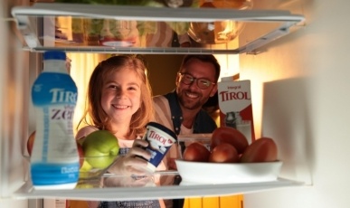 Tirol reposiciona comunicação e lança campanha centrada nas experiências em torno da alimentação