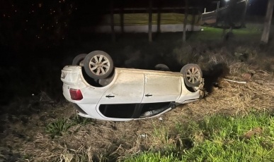Jovem sem CNH fica ferido após capotamento na SC-355 em Iomerê