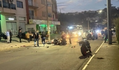 Motociclista fica ferido após colisão frontal com carro em Videira