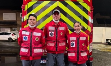 Bombeiros auxiliam mãe e recém-nascido após parto em residência