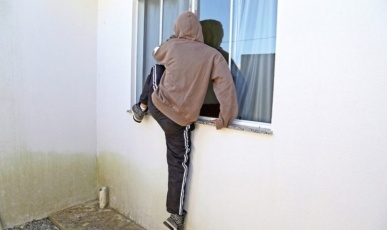 Homem é preso após invadir residência e tentar furtar objetos em Herval d’Oeste
