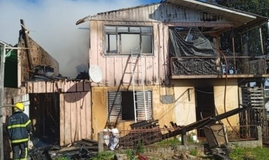 Incêndio atinge residência de dois pavimentos em Catanduvas