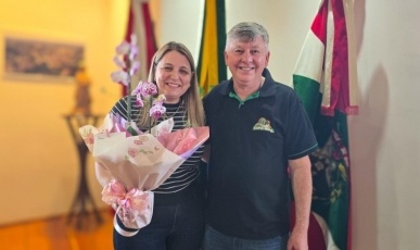 Vice-prefeita Verônica Narita assume comando da Prefeitura de Treze Tílias