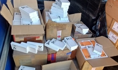 PRF apreende carga de R$ 20 milhões com celulares, smartwatches e insumos médicos em SC
